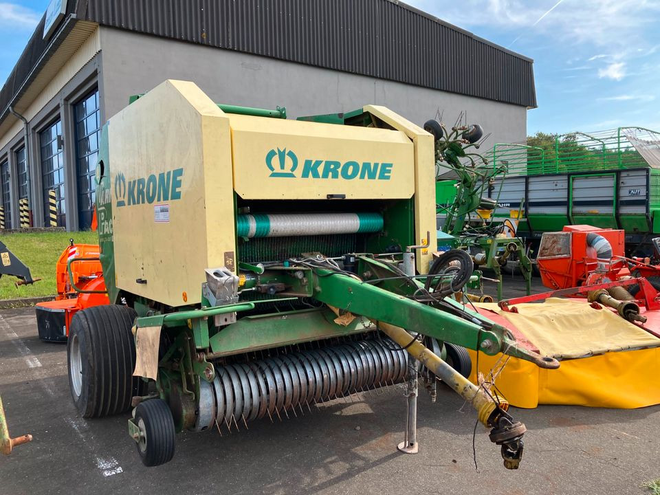 Krone Rundballenpresse VP 1500 MC Schneidwerk Netzbindung - Presse à balles rondes: photos 1 Krone Rundballenpresse VP 1500 MC Schneidwerk Netzbindung - Presse à balles rondes: photos 1