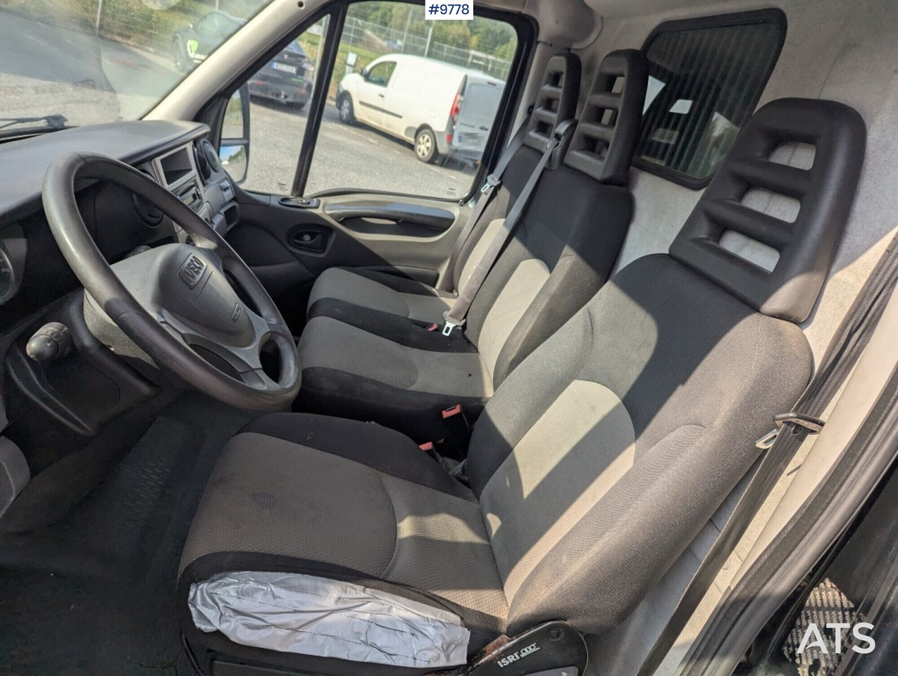 Box Truck Iveco Daily 29L12A V-300 - Fourgon utilitaire: photos 5 Box Truck Iveco Daily 29L12A V-300 - Fourgon utilitaire: photos 5
