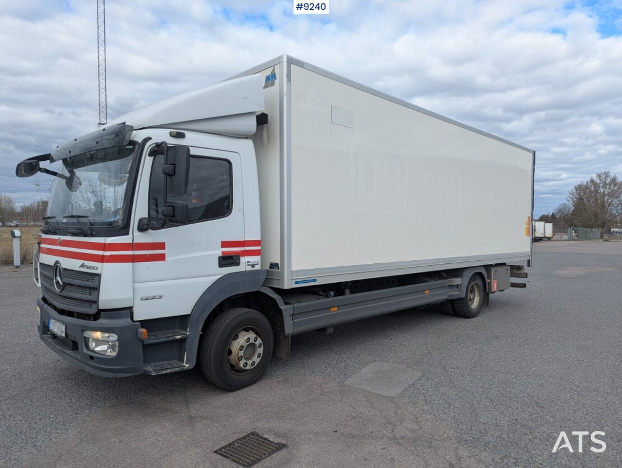 Box Truck Mercedes-Benz Atego with tail lift (SEE VIDEO) - Camion fourgon: photos 1 Box Truck Mercedes-Benz Atego with tail lift (SEE VIDEO) - Camion fourgon: photos 1