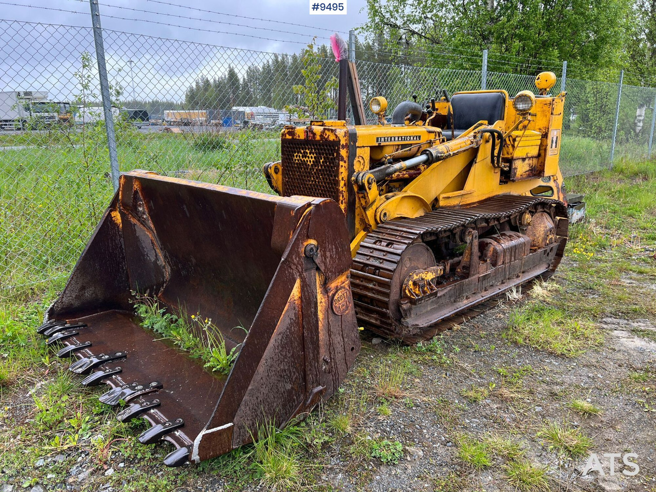 Crawler dozer INTERNATIONAL L125 - Bulldozer: photos 2 Crawler dozer INTERNATIONAL L125 - Bulldozer: photos 2