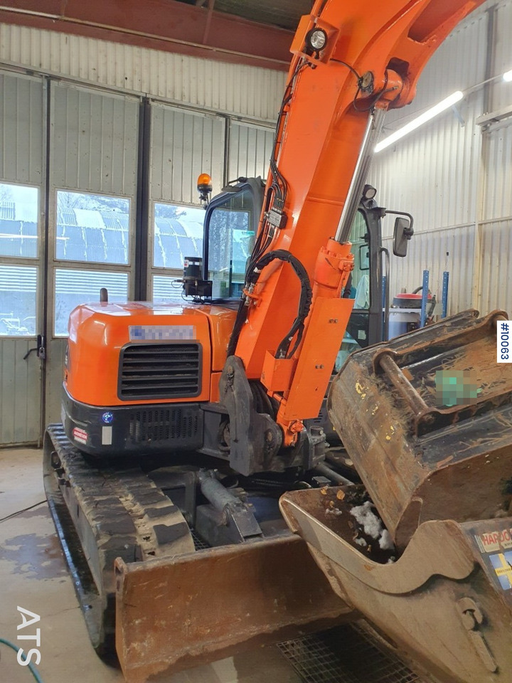 Doosan DX85R-3 Crawler Excavator with tiltrotator and attachments - Pelle sur chenille: photos 1 Doosan DX85R-3 Crawler Excavator with tiltrotator and attachments - Pelle sur chenille: photos 1