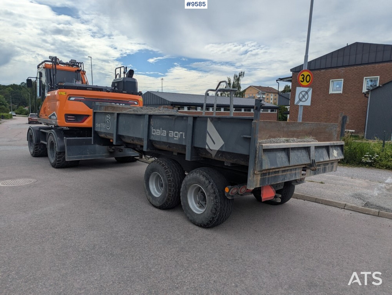 Excavator Doosan DX160W-7 with tipper (SEE VIDEO) - Pelle sur pneus: photos 5 Excavator Doosan DX160W-7 with tipper (SEE VIDEO) - Pelle sur pneus: photos 5