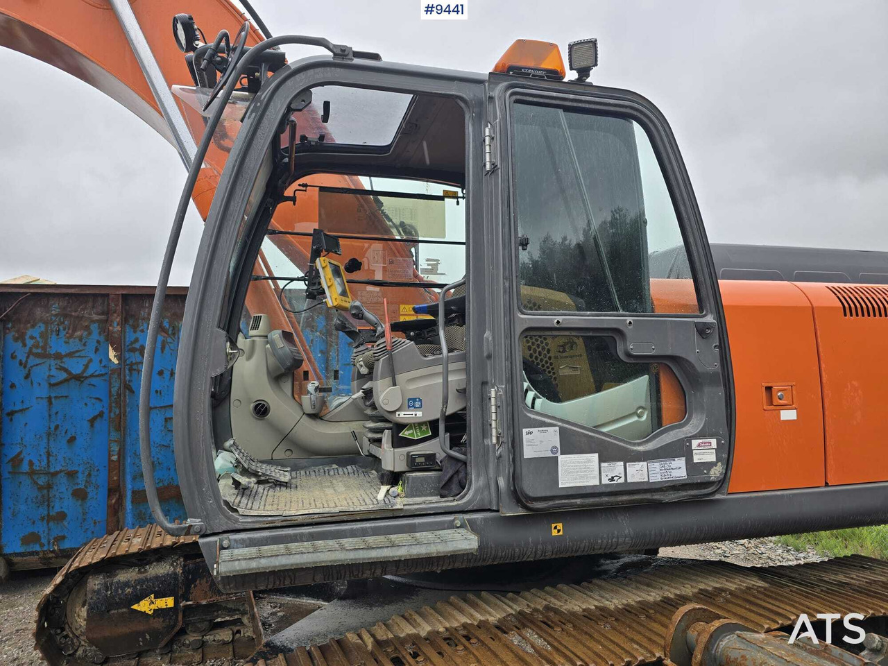 Hitachi ZX 250 LC-3 - Pelle sur chenille: photos 3 Hitachi ZX 250 LC-3 - Pelle sur chenille: photos 3