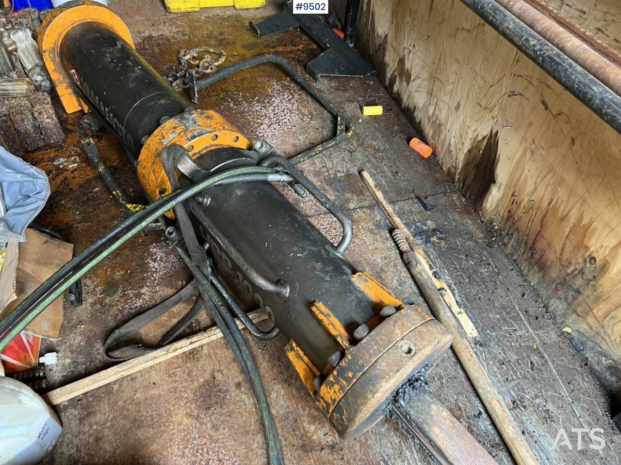 Hydraulic breaker HRB-1000 with extra breaker - Marteau hydraulique pour Engins de chantier: photos 2 Hydraulic breaker HRB-1000 with extra breaker - Marteau hydraulique pour Engins de chantier: photos 2