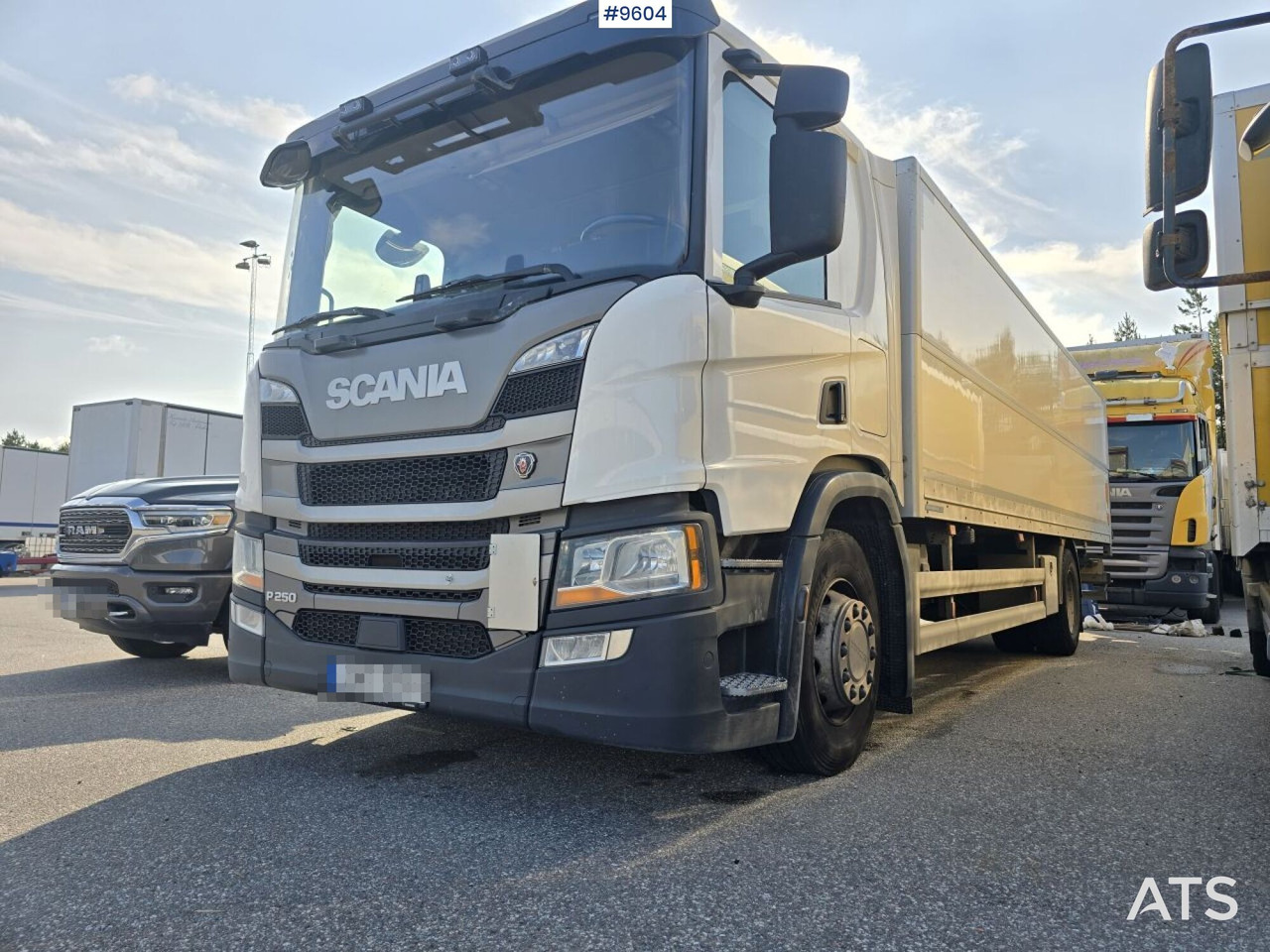 Scania P250 Liftable and lowerable body - Camion fourgon: photos 1 Scania P250 Liftable and lowerable body - Camion fourgon: photos 1