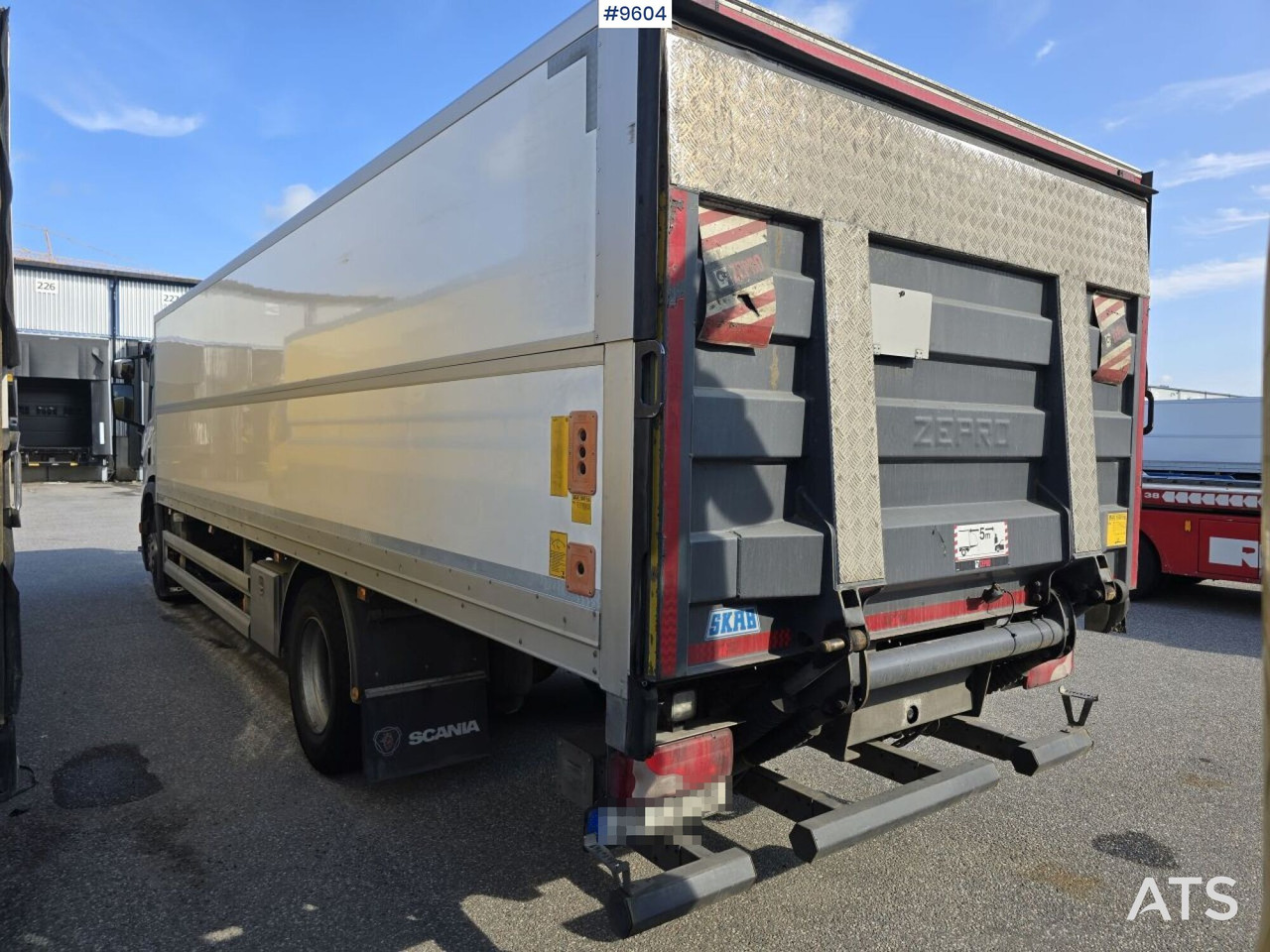 Scania P250 Liftable and lowerable body - Camion fourgon: photos 4 Scania P250 Liftable and lowerable body - Camion fourgon: photos 4