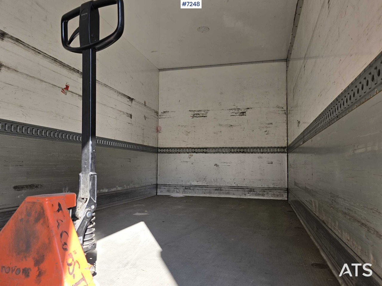 Camion fourgon Scania P320 Box truck with tail lift: photos 7
