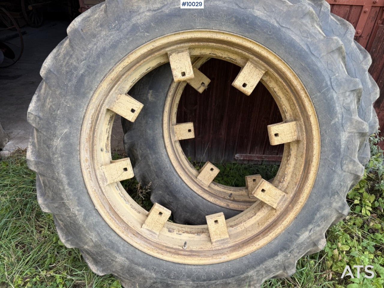 Roue complète pour Tracteur agricole Traktordäck med ringar Goodyear 13.6-38 (4,500:- ex moms): photos 6 Roue complète pour Tracteur agricole Traktordäck med ringar Goodyear 13.6-38 (4,500:- ex moms): photos 6