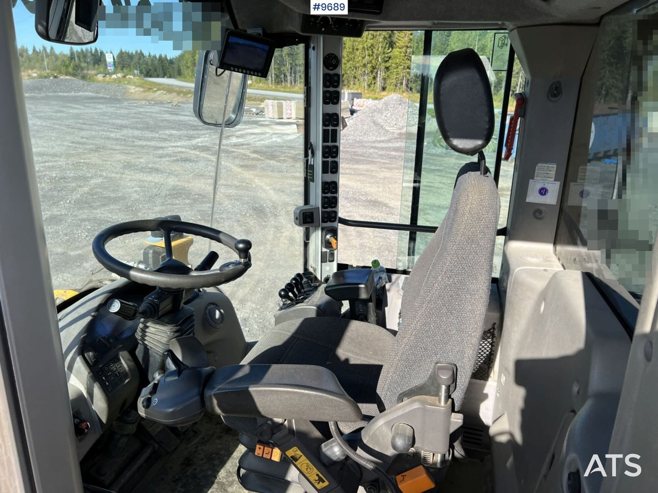 VOLVO L60G Wheel loader with multi-bucket - Chargeuse sur pneus: photos 5 VOLVO L60G Wheel loader with multi-bucket - Chargeuse sur pneus: photos 5