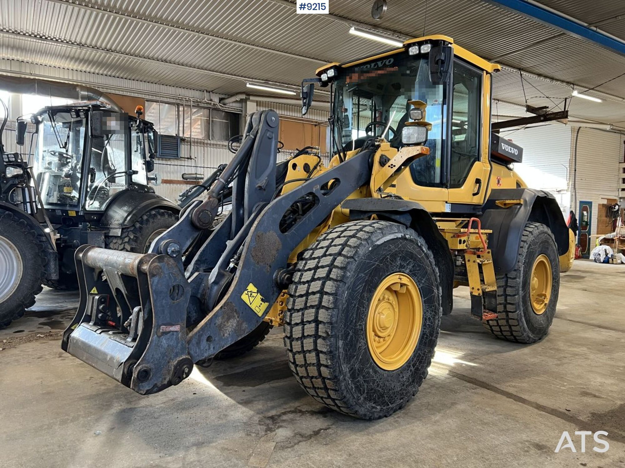 Volvo L 90 H Wheel loader (VIDEO) - Chargeuse sur pneus: photos 3 Volvo L 90 H Wheel loader (VIDEO) - Chargeuse sur pneus: photos 3