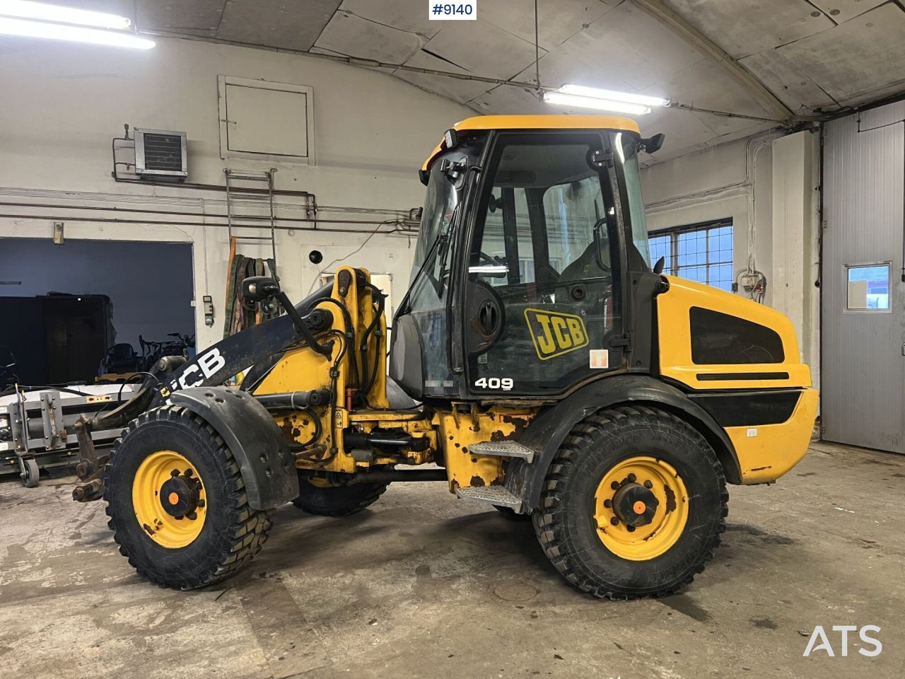 Wheel Loader JCB409 T4 with only 2000 h - Chargeuse sur pneus: photos 1 Wheel Loader JCB409 T4 with only 2000 h - Chargeuse sur pneus: photos 1