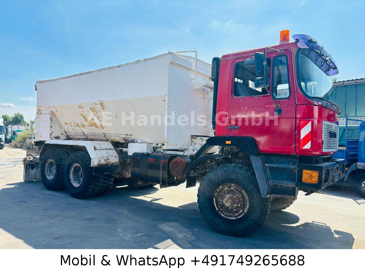 MAN F10 BB 6x6 Bindemittelstreuer *Manual/Analog - Camion: photos 4 MAN F10 BB 6x6 Bindemittelstreuer *Manual/Analog - Camion: photos 4