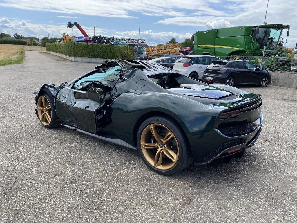 Coupé Ferrari 296 GTB 3.0Turbo Hybride / 1er Main endommagé: photos 6