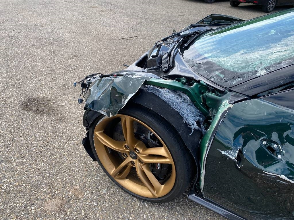 Coupé Ferrari 296 GTB 3.0Turbo Hybride / 1er Main endommagé: photos 16