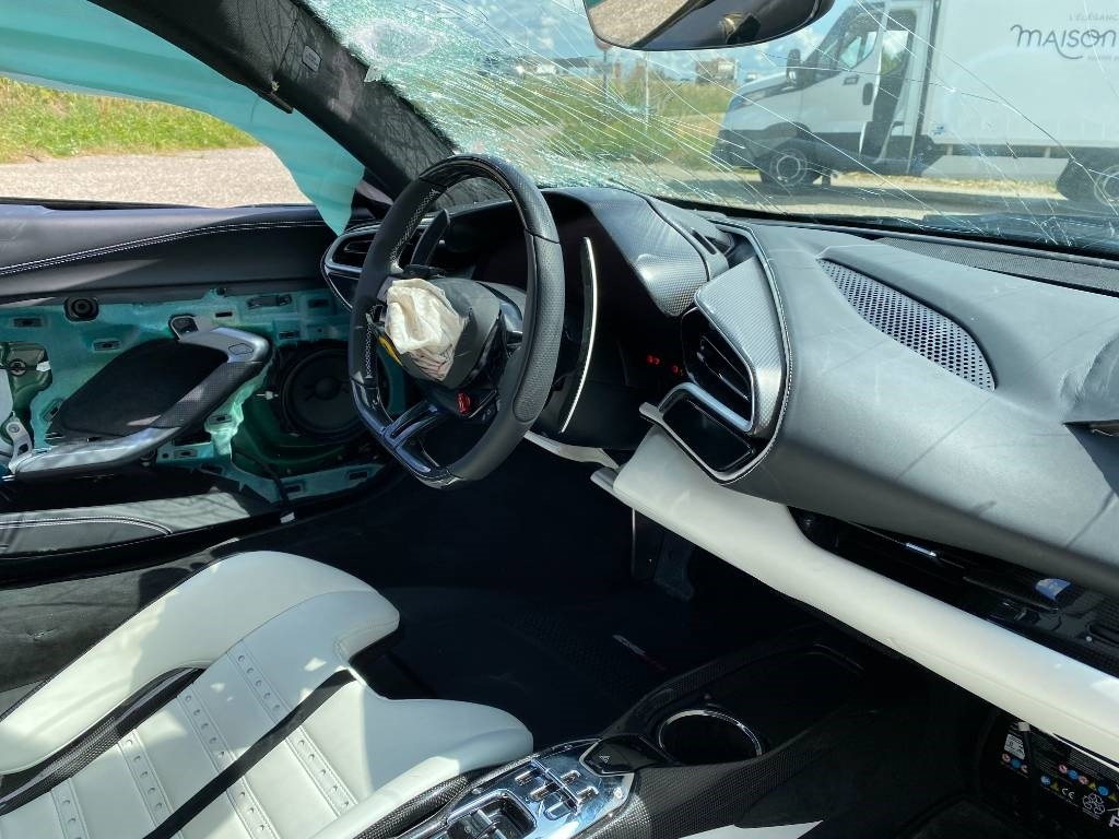 Coupé Ferrari 296 GTB 3.0Turbo Hybride / 1er Main endommagé: photos 42