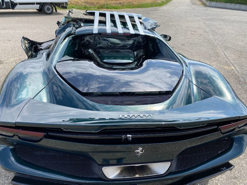 Coupé Ferrari 296 GTB 3.0Turbo Hybride / 1er Main endommagé: photos 26