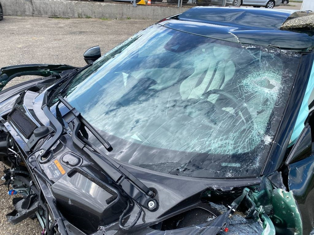Coupé Ferrari 296 GTB 3.0Turbo Hybride / 1er Main endommagé: photos 15
