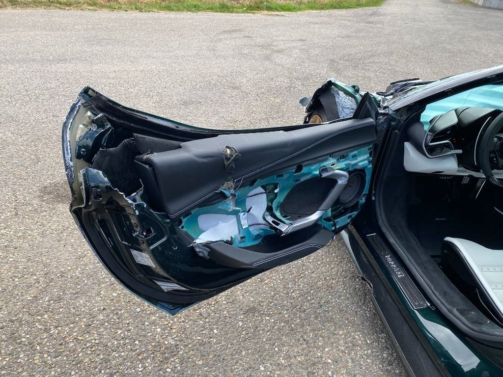 Coupé Ferrari 296 GTB 3.0Turbo Hybride / 1er Main endommagé: photos 21