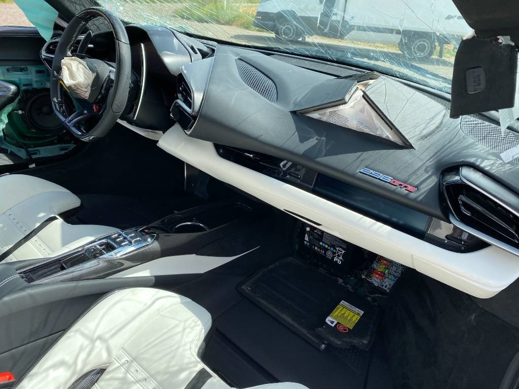 Coupé Ferrari 296 GTB 3.0Turbo Hybride / 1er Main endommagé: photos 41