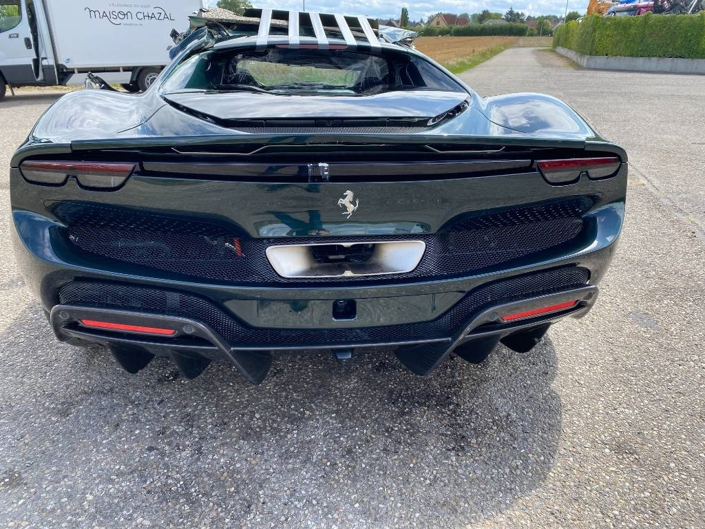 Coupé Ferrari 296 GTB 3.0Turbo Hybride / 1er Main endommagé: photos 25