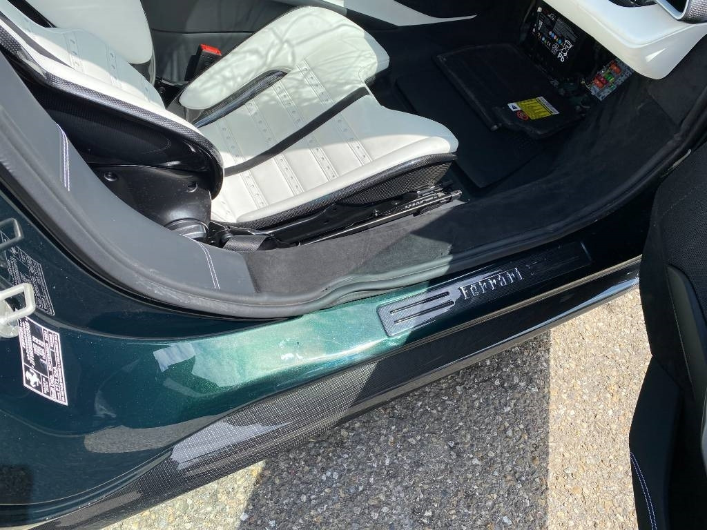 Coupé Ferrari 296 GTB 3.0Turbo Hybride / 1er Main endommagé: photos 47