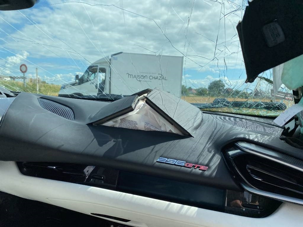 Coupé Ferrari 296 GTB 3.0Turbo Hybride / 1er Main endommagé: photos 46