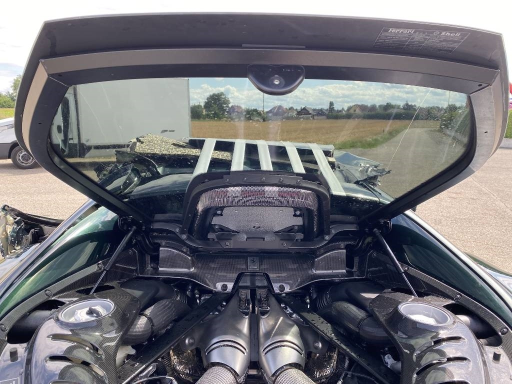 Coupé Ferrari 296 GTB 3.0Turbo Hybride / 1er Main endommagé: photos 32