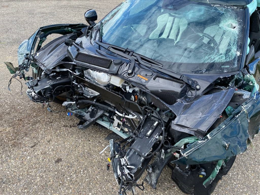 Coupé Ferrari 296 GTB 3.0Turbo Hybride / 1er Main endommagé: photos 13