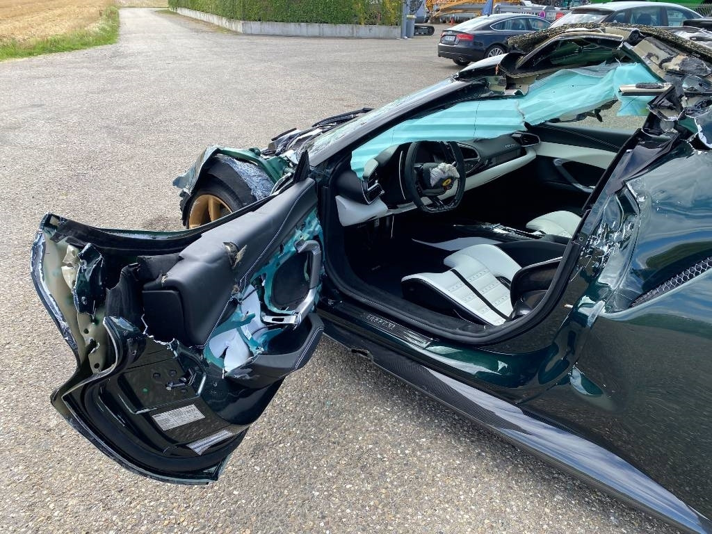 Coupé Ferrari 296 GTB 3.0Turbo Hybride / 1er Main endommagé: photos 20