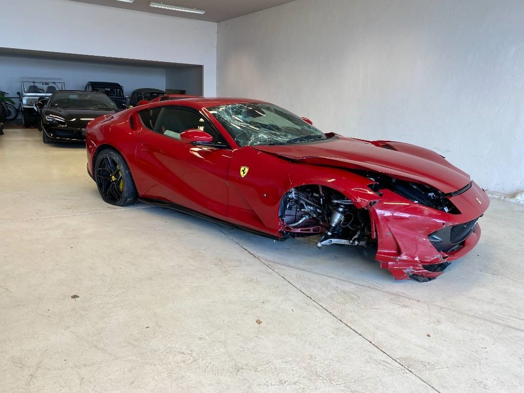 Ferrari 812 SUPERFAST / ROSSO 70ANNI endommagé - Voiture: photos 4 Ferrari 812 SUPERFAST / ROSSO 70ANNI endommagé - Voiture: photos 4