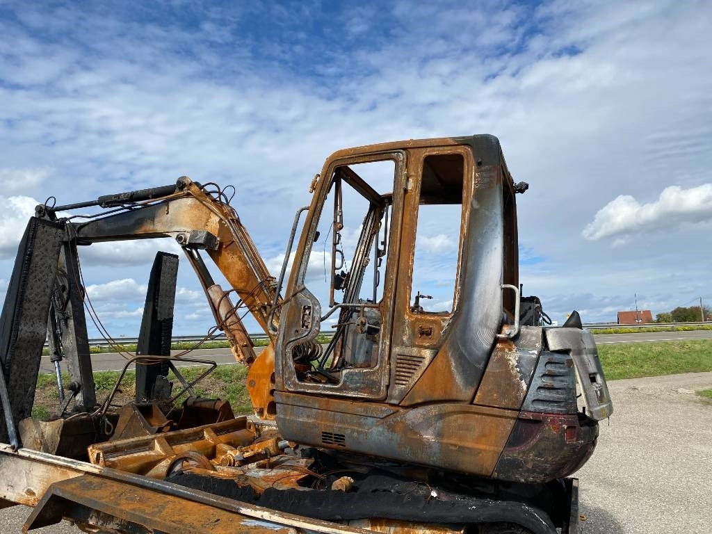 Takeuchi TB 250 + Brise roche et Godets endommagée - Mini pelle: photos 3 Takeuchi TB 250 + Brise roche et Godets endommagée - Mini pelle: photos 3