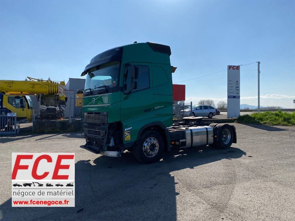 Volvo FH 500 I-save GLOBETROTTER 1er Main endommagé - Tracteur routier: photos 1 Volvo FH 500 I-save GLOBETROTTER 1er Main endommagé - Tracteur routier: photos 1