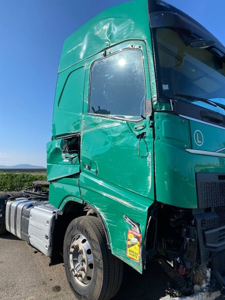 Volvo FH 500 I-save GLOBETROTTER 1er Main endommagé - Tracteur routier: photos 3 Volvo FH 500 I-save GLOBETROTTER 1er Main endommagé - Tracteur routier: photos 3
