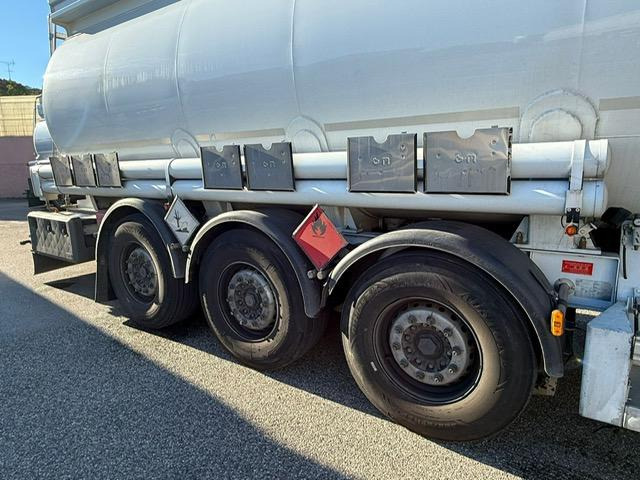 Magyar CITERNE CARBURANT 41000 LITRES 39 T - Semi-remorque citerne: photos 2 Magyar CITERNE CARBURANT 41000 LITRES 39 T - Semi-remorque citerne: photos 2