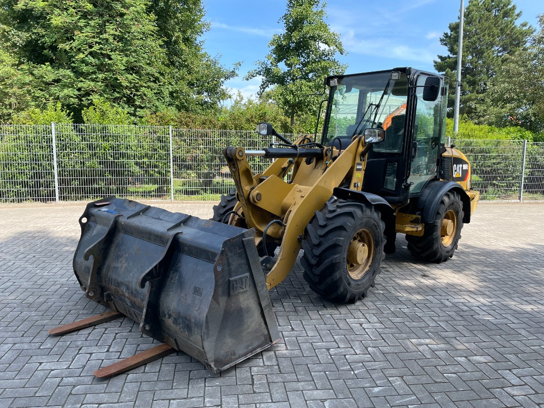 CAT CAT906H2 - Chargeuse sur pneus: photos 1 CAT CAT906H2 - Chargeuse sur pneus: photos 1