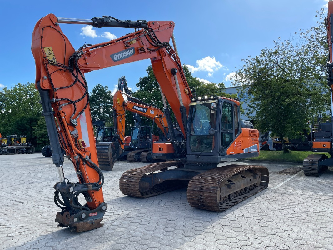 Doosan DX235LC-5 - Pelle sur chenille: photos 1 Doosan DX235LC-5 - Pelle sur chenille: photos 1