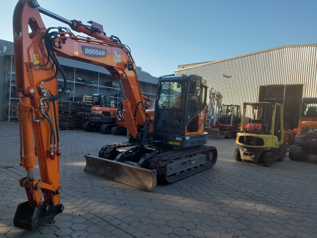 Doosan DX85R-3 - Pelle: photos 1 Doosan DX85R-3 - Pelle: photos 1