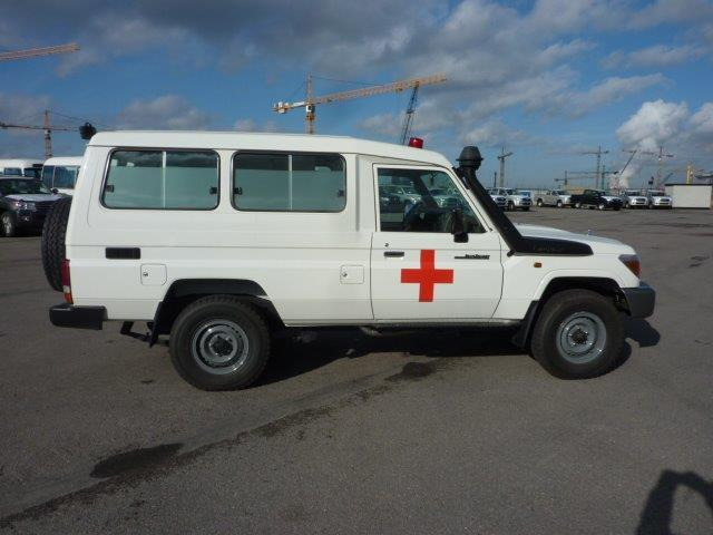 Toyota Land Cruiser 78 Metal top hzj 78 ambulance 4.2L Diesel Manual - Voiture: photos 5 Toyota Land Cruiser 78 Metal top hzj 78 ambulance 4.2L Diesel Manual - Voiture: photos 5
