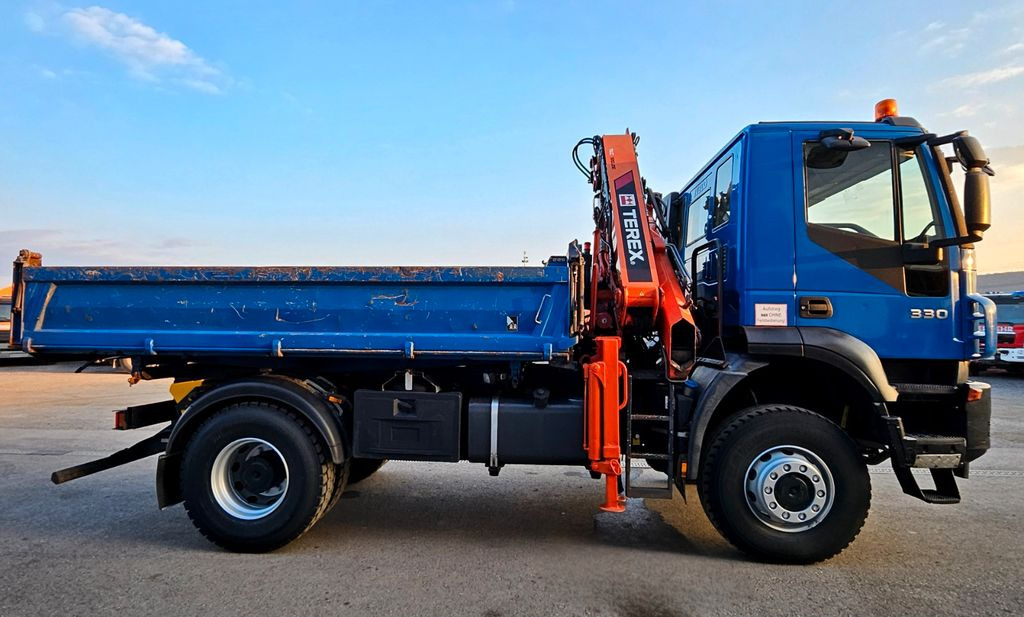 Camion benne, Camion grue Iveco Trakker 190T33 4x4 Euro5 Kran Atlas 120.2E Funk: photos 9