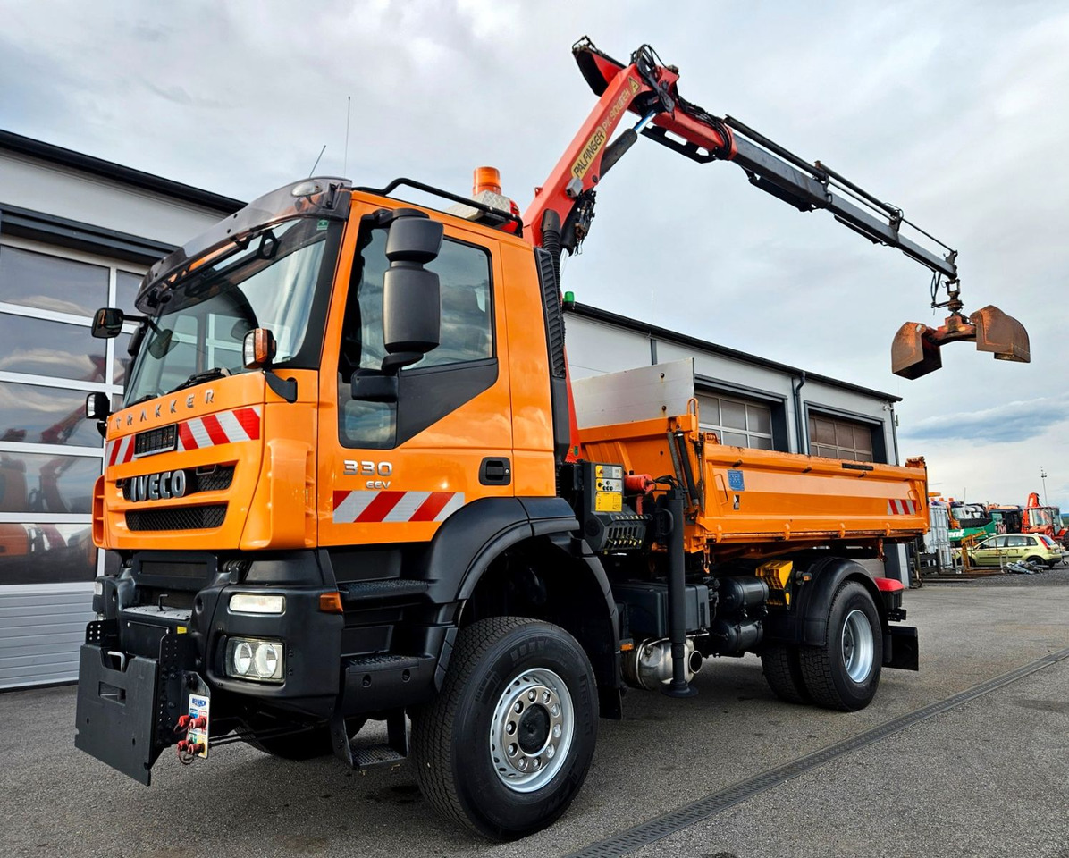 Iveco Trakker 190T33 4x4 Euro5 Kran Palfinger Funk - Camion benne, Camion grue: photos 1 Iveco Trakker 190T33 4x4 Euro5 Kran Palfinger Funk - Camion benne, Camion grue: photos 1