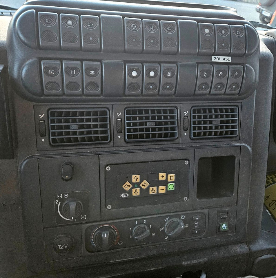 Camion benne, Camion grue Iveco Trakker 410 6x4-4 EEV Palfinger PK12502 Funk: photos 23