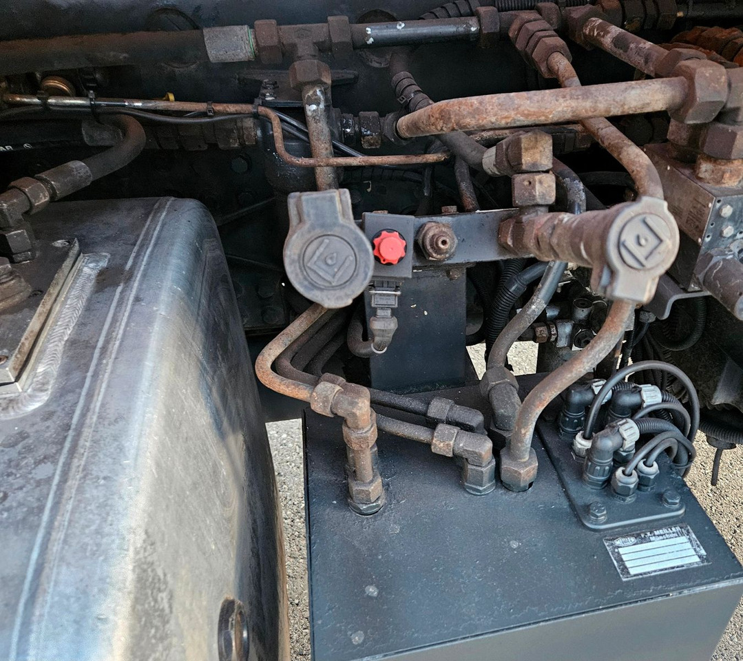 Camion benne, Camion grue Iveco Trakker 410 6x4-4 EEV Palfinger PK12502 Funk: photos 19