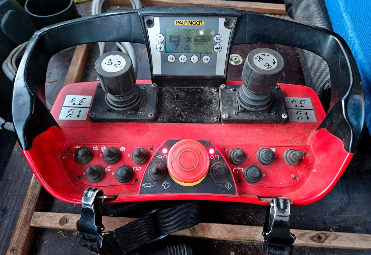 Camion benne, Camion grue Iveco Trakker 410 6x4-4 EEV Palfinger PK12502 Funk: photos 24