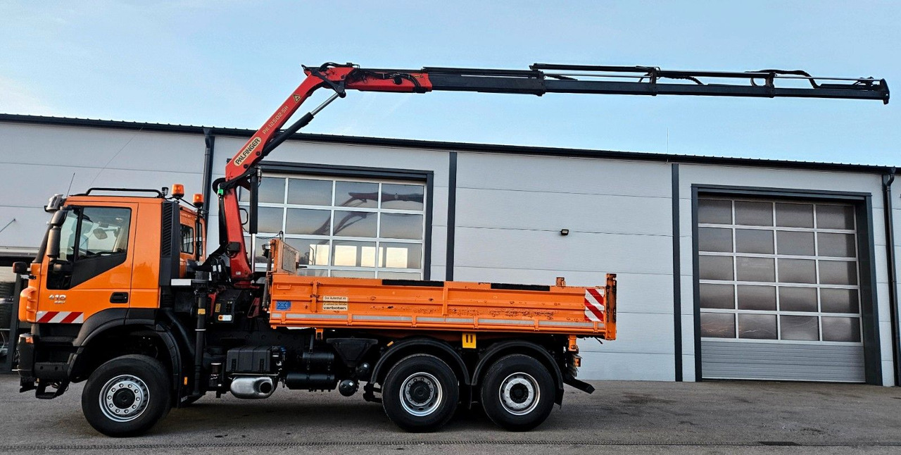 Camion benne, Camion grue Iveco Trakker 410 6x4-4 EEV Palfinger PK12502 Funk: photos 10