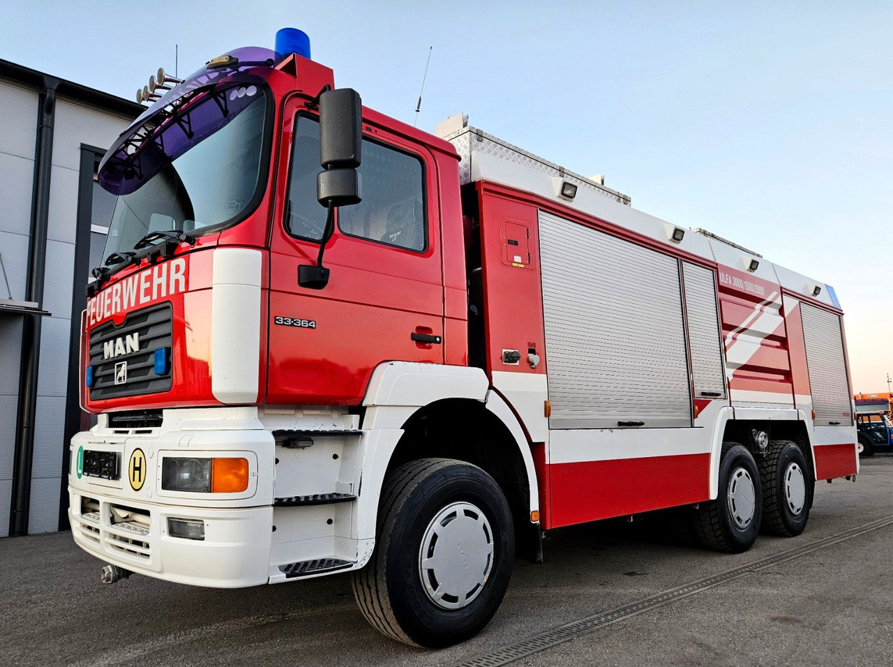 MAN 33.364 6x6 Rosenbauer ULFA 3000 Feuerwehr - Camion de pompier: photos 1 MAN 33.364 6x6 Rosenbauer ULFA 3000 Feuerwehr - Camion de pompier: photos 1