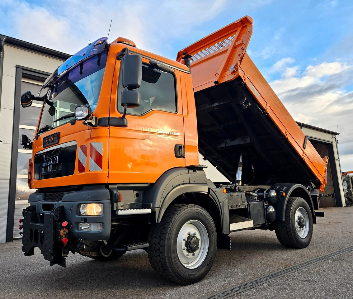 MAN TGM 13.290 4x4 Euro5 Winterdienst Single - Camion benne: photos 1 MAN TGM 13.290 4x4 Euro5 Winterdienst Single - Camion benne: photos 1