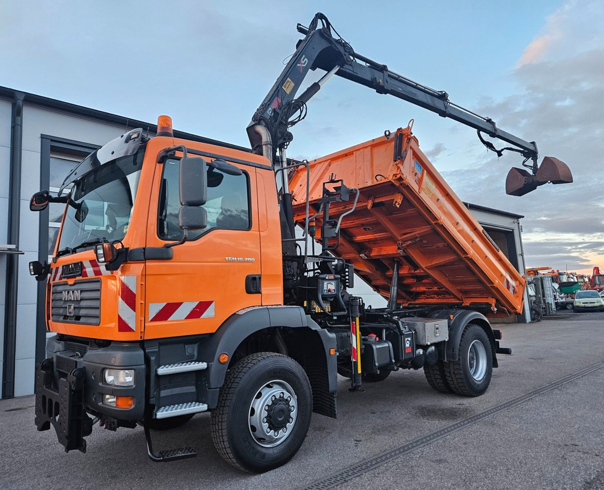 Camion benne, Camion grue MAN TGM 18.280 4x4 HIAB 111-3 Funk Kran Winterdienst: photos 7