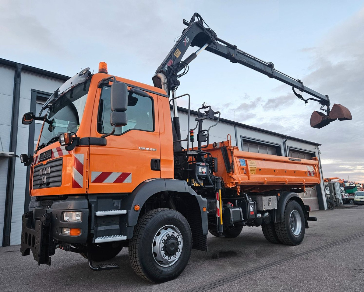 Camion benne, Camion grue MAN TGM 18.280 4x4 HIAB 111-3 Funk Kran Winterdienst: photos 12
