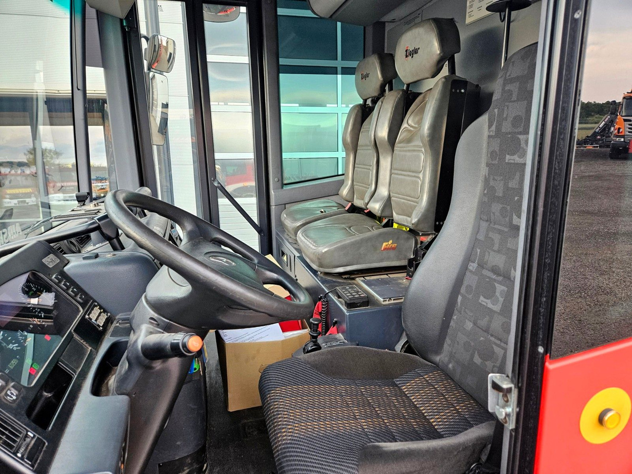 Camion de pompier Mercedes-Benz 1829 Feuerwehr Ziegler RLF 2000/300 TLF Winde: photos 16 Camion de pompier Mercedes-Benz 1829 Feuerwehr Ziegler RLF 2000/300 TLF Winde: photos 16