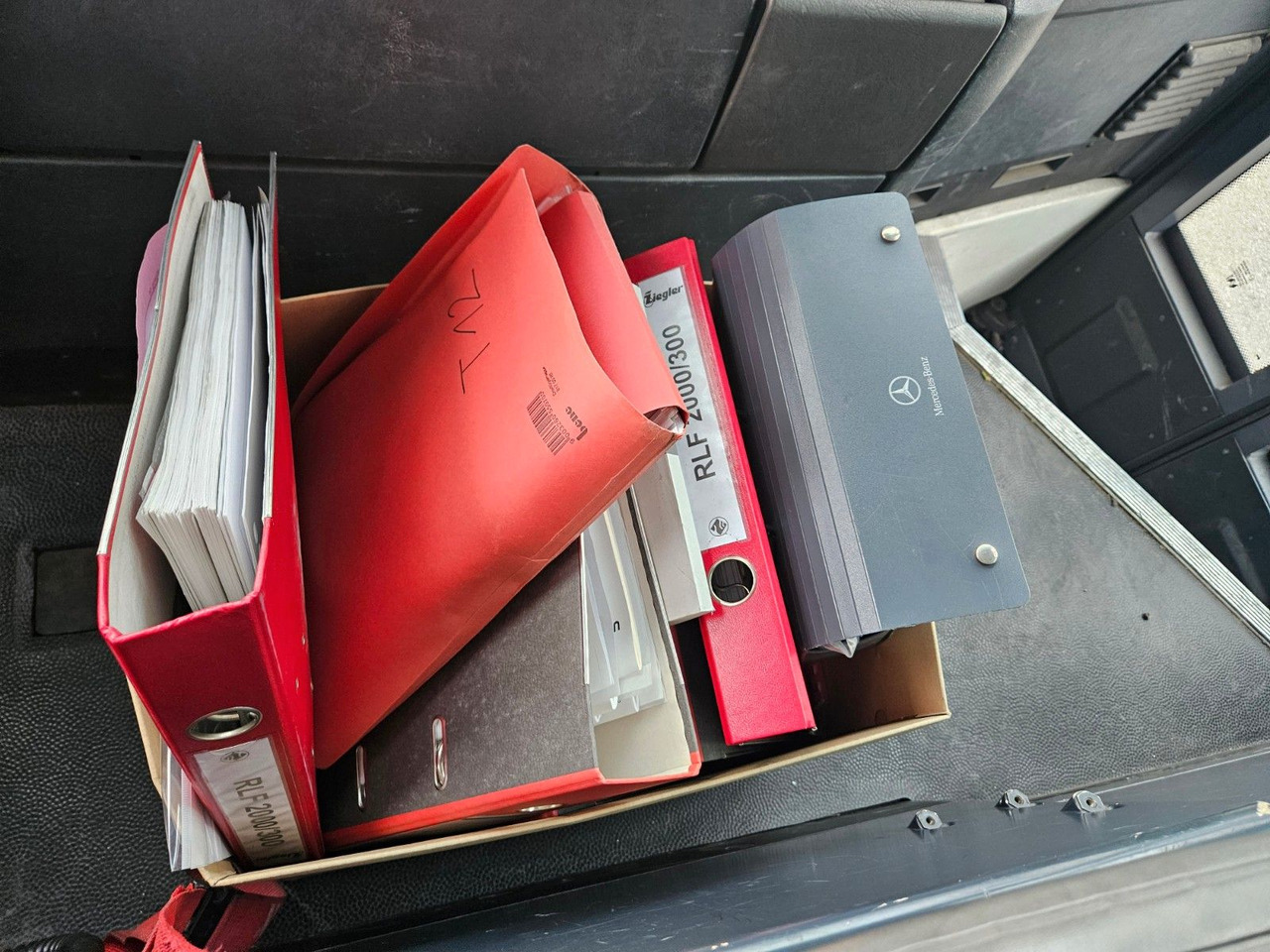 Camion de pompier Mercedes-Benz 1829 Feuerwehr Ziegler RLF 2000/300 TLF Winde: photos 24 Camion de pompier Mercedes-Benz 1829 Feuerwehr Ziegler RLF 2000/300 TLF Winde: photos 24